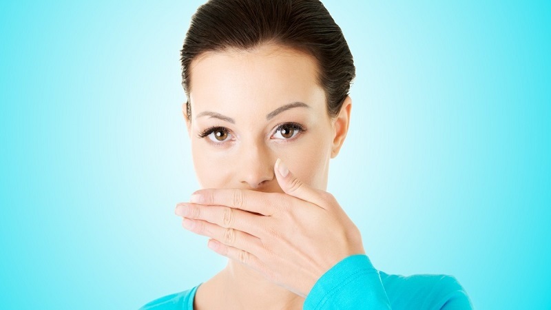 بوی بد دهان را با چند فرمول خانگی از بین ببرید