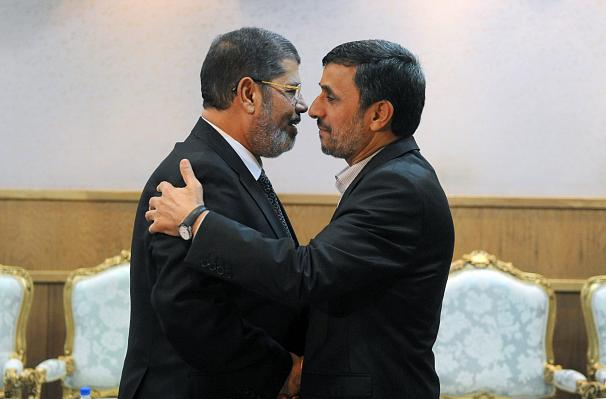 تصویری از دیدار محمد مرسی و محمود احمدی‌نژاد