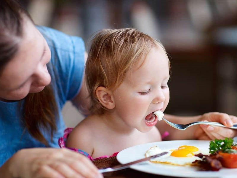 چگونه ذائقه کودکان را به غذاهای کم‌نمک عادت دهیم؟ 