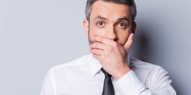 بوی بد دهان را با این روش های طبیعی از بین ببرید
