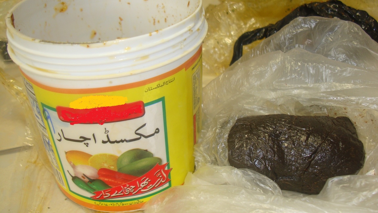 کشف مواد مخدر از داخل ترشی های قاچاق توسط غذا و دارو بیرجند