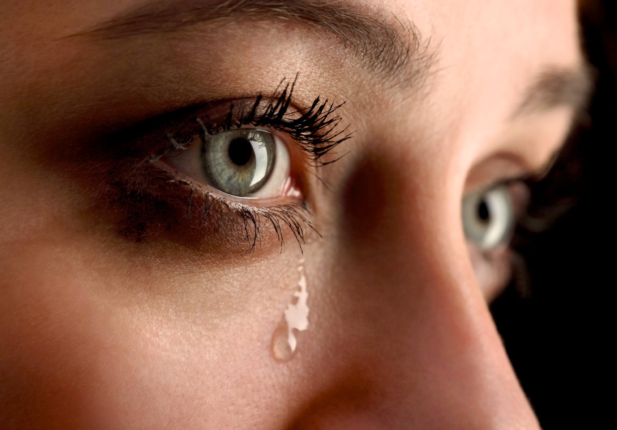 Счастье со слезами. Какие глаза у людей когда плачут. Красивые карие глаза на аву.