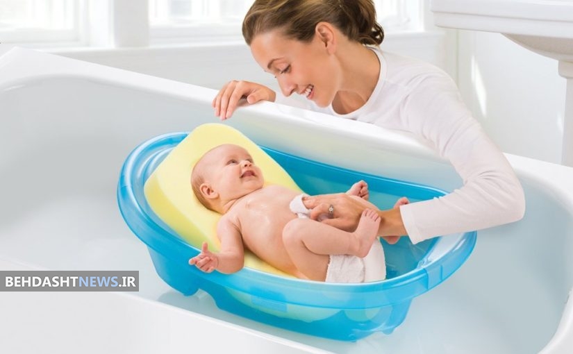حمام کردن نوزاد با آب نمک گرم مفید است