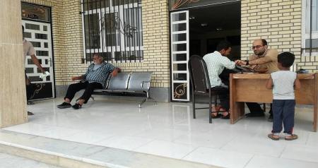 ویزیت بیماران در هوای گرم تابستان! + عکس