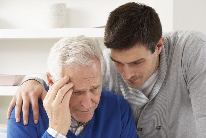 چگونه با فردی که مبتلا به آلزایمر است رفتار کنیم؟