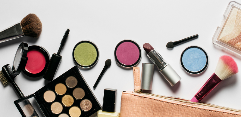 کدام لوازم آرایشی را از کیف آرایش خود دور بریزیم؟