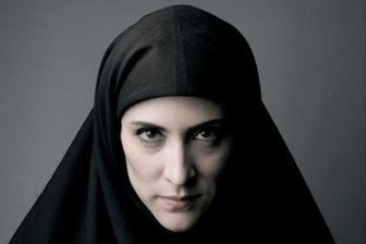 محبت عجیب و‌یشکا آ‌سایش‌ به ‌طراح‌ صحنه‌! +عکس