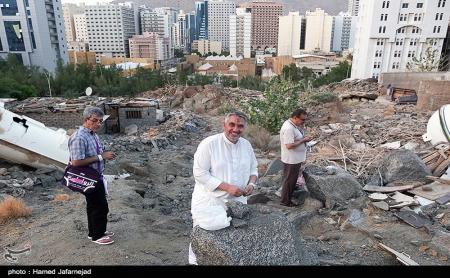 جمع آوری سنگ برای رمی جمرات + عکس