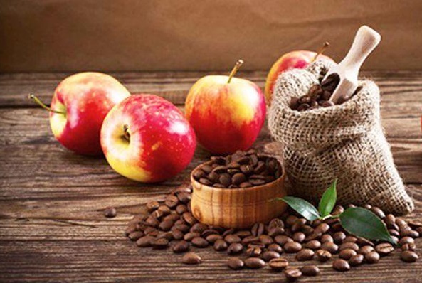  مقایسه سیب با قهوه؛ کدامیک به بدن شما انرژی بیشتری می بخشد؟ 