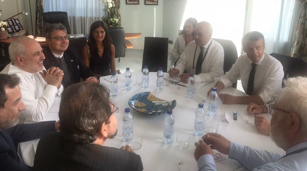 دیدار ظریف و دیپلمات های ایرانی با امانوئل مکرون + عکس