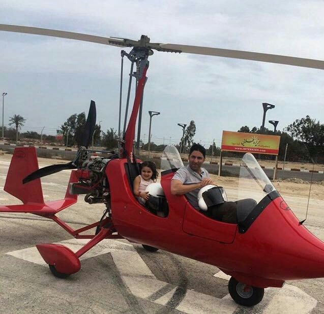 فوتبالیست معروف و دخترش در حال هلیکوپتر سواری! +عکس