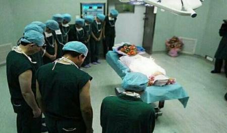تعظیم تیم پزشکی در برابر اهداکننده‌ی عضو بوشهری + عکس