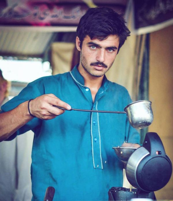 عکس چای فروش پاکستانی به لطف اینستا‌گرام مدل شد