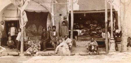 نانوایی سنگک قدیمی و آجیل فروشی در تهران قدیم + عکس