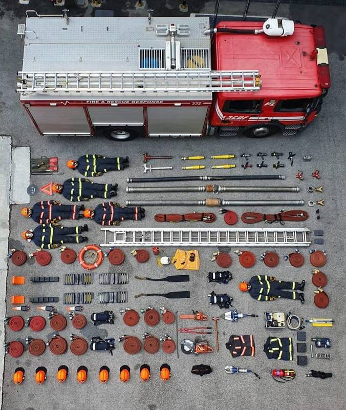 تجهیزات ایستگاه آتش‌نشانی سنگاپور در یک قاب + عکس