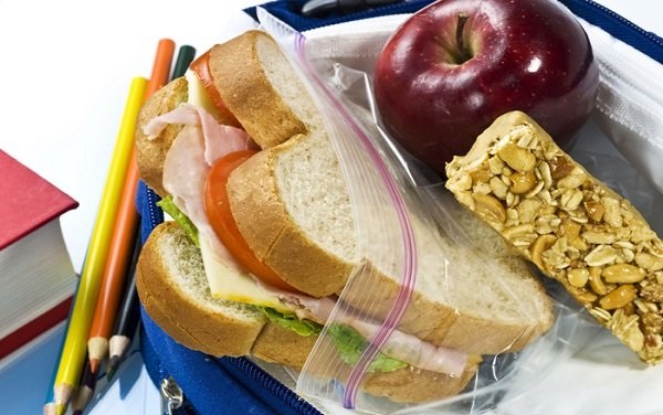 اسامی مواد غذایی غیر مجاز برای عرضه در بوفه مدارس اعلام شد