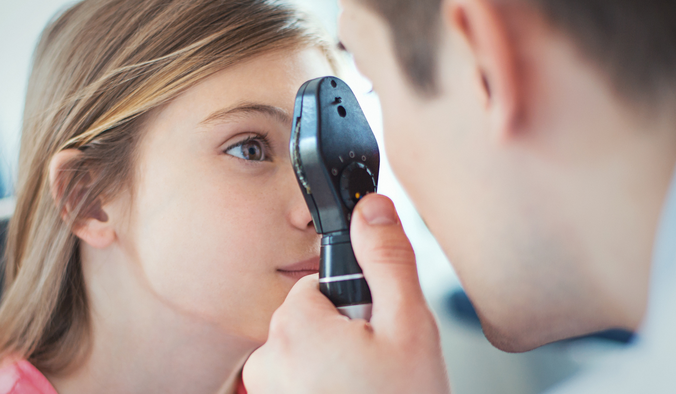 مهم‌ترین نشانه‌های مشکلات بینایی در کودکان
