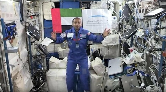 اولین فضانورد اماراتی با زمین ارتباط برقرار کرد + عکس