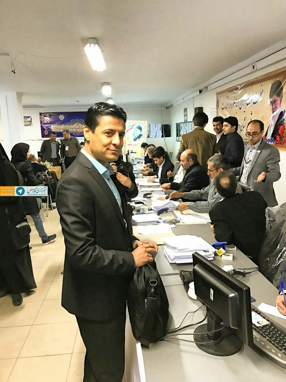 علیرضا فغانی هم در انتخابات شورای شهر ثبت نام کرد! +عکس