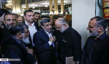 احمدی‌نژاد و دوستان در یک مراسم ختم + عکس