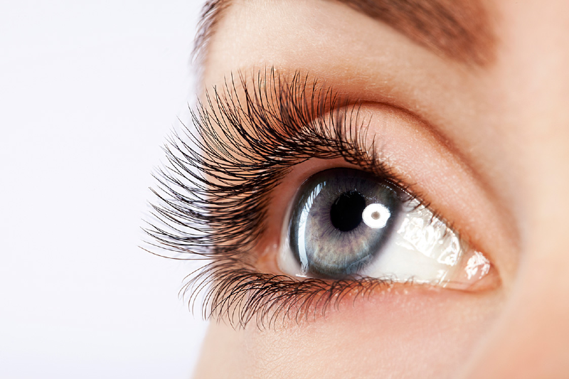 چگونه قرمزی سطح چشم را درمان کنیم؟