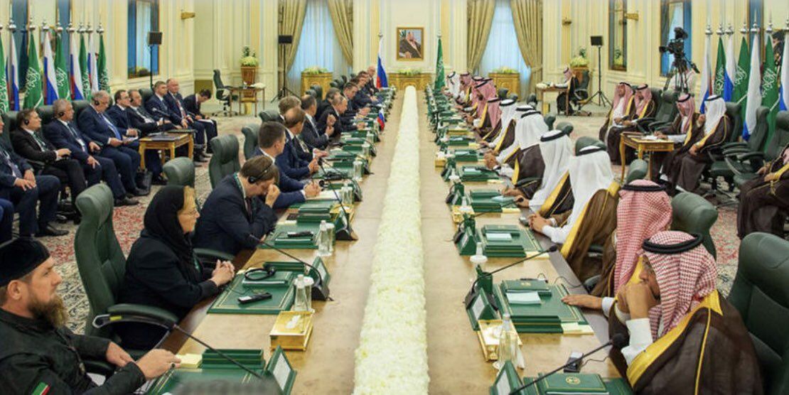 تنها ز‌ن همراه پوتین در سفر به عربستان + عکس