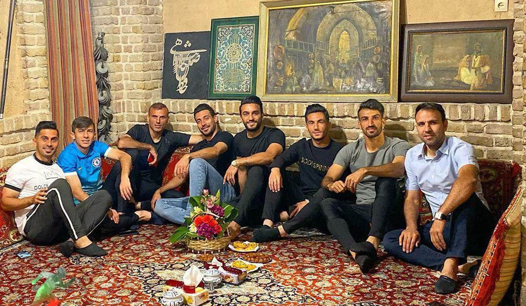 دورهمی بازیکنان پرسپولیس در یک چای خانه! + عکس