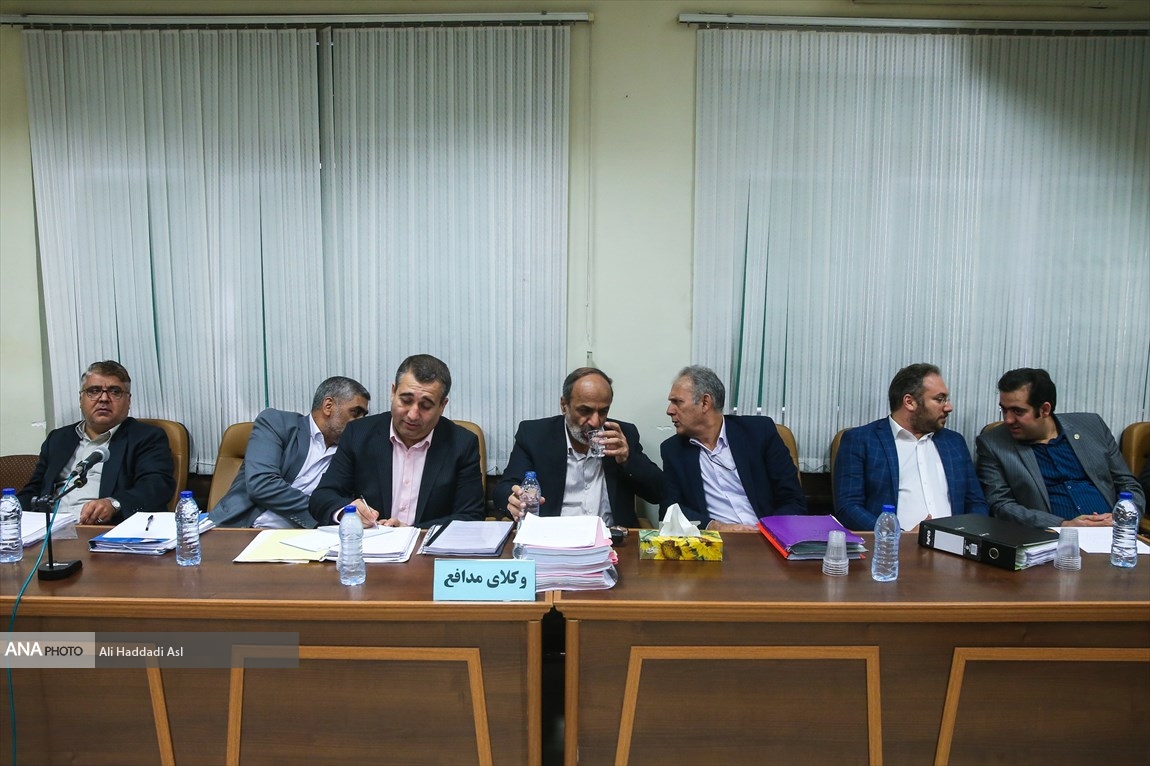 خط‌ دهی نامتعارف آقای وکیل به متهم! + عکس