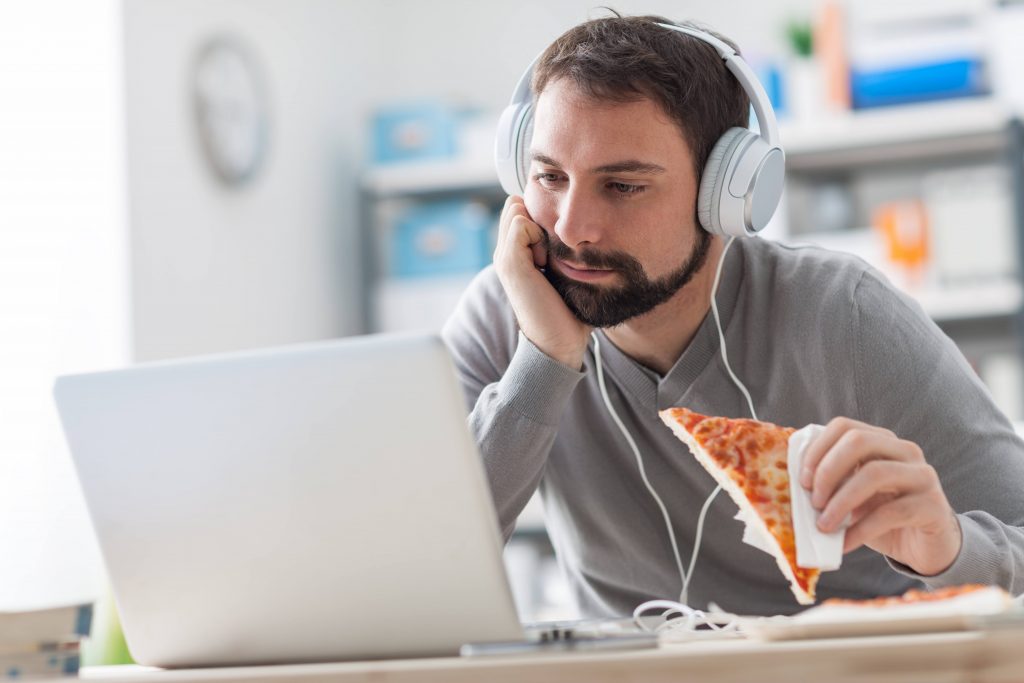  غذا خوردن در این زمان ها منجر به اضافه وزن با سرعت بیشتری می شود /ترجمه اختصاصی