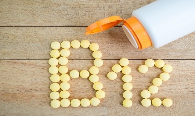  چه افرادی به آمپول ویتامین ب ۱۲ نیاز دارند و فواید آن برای سلامتی چیست؟