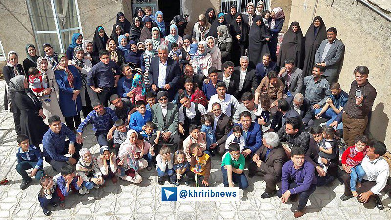 عکس یادگاری پیرمرد 83 ساله با 100 فرزند! +عکس
