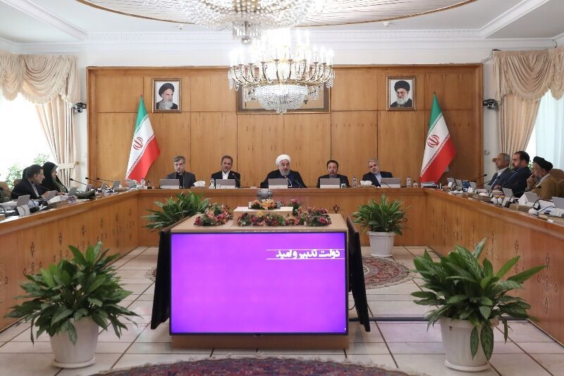 روحانی: دستور آغاز پرداخت کمک‌های معیشتی را از دوشنبه شب صادر کردم 