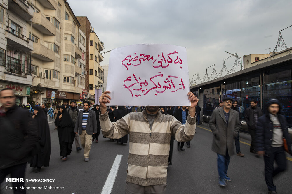 نحوه جدید اعتراض مردم به گرانی بنزین! + عکس