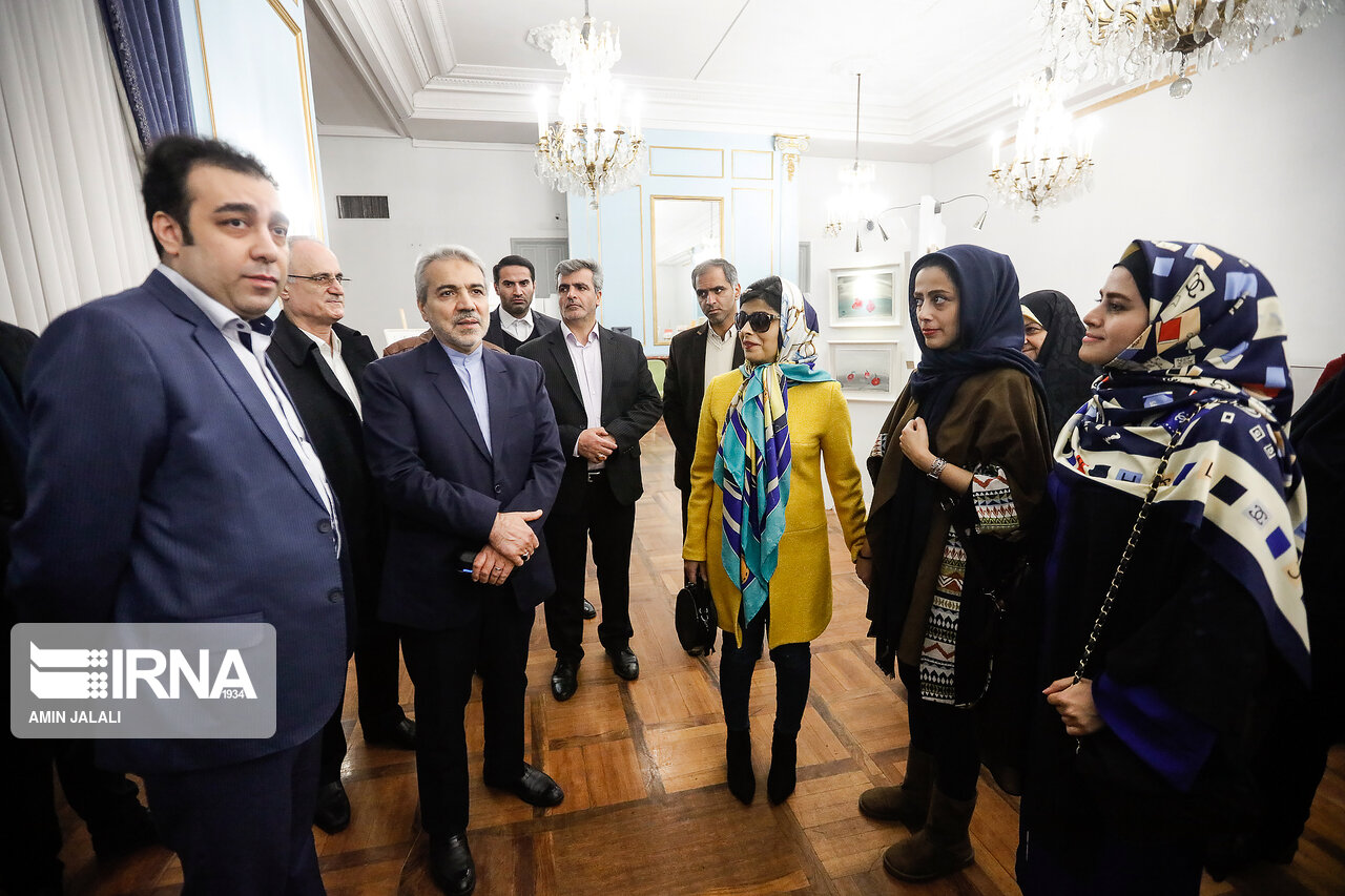 حضور نوبخت در نمایشگاه نقاشی مریم حیدرزاده + عکس