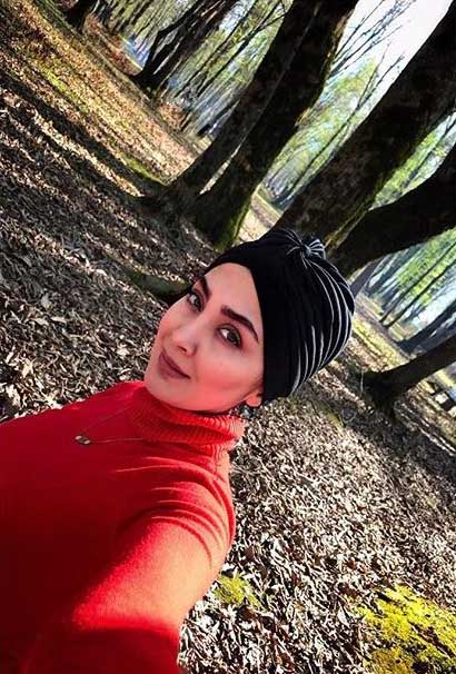 تیپ متفاوت خانم بازیگر در جنگل! + عکس