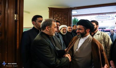 پسر رهبر انقلاب در مراسم ختم همشیره دکتر ولایتی + عکس