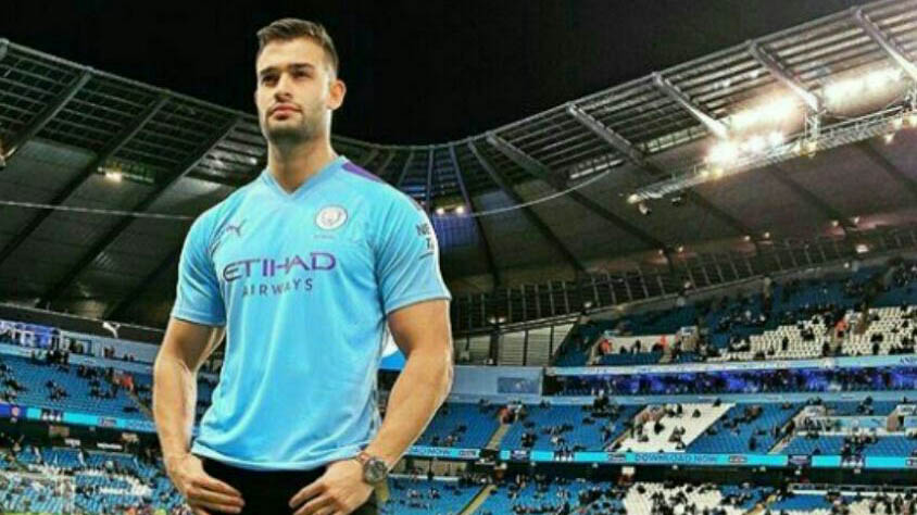 سام اصغری بدنساز منچسترسیتی شد! + عکس
