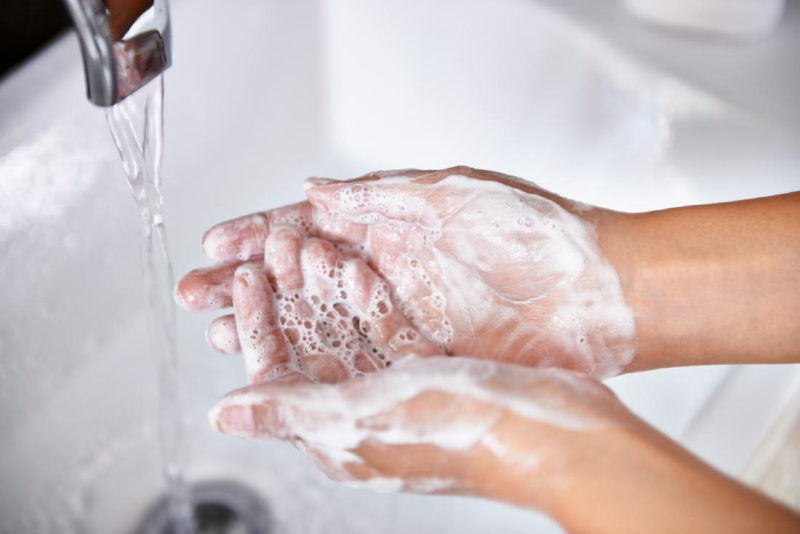 5 کار اشتباهی که موقع شستن دست ها انجام می دهید