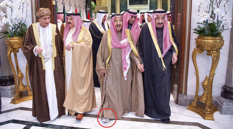 پادشاه عربستان با کفش‌های کتانی! + ‌عکس