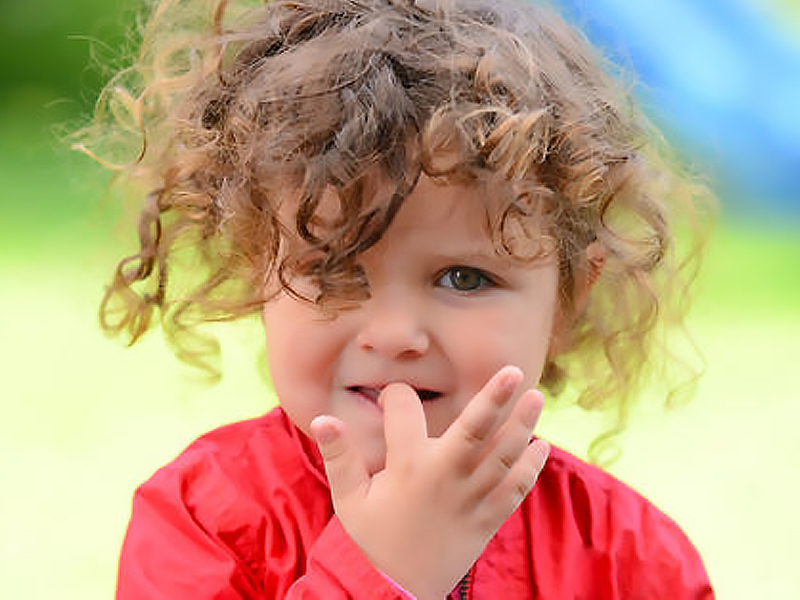 چه چبزی جویدن ناخن در کودکان را تشدید می‌کند؟