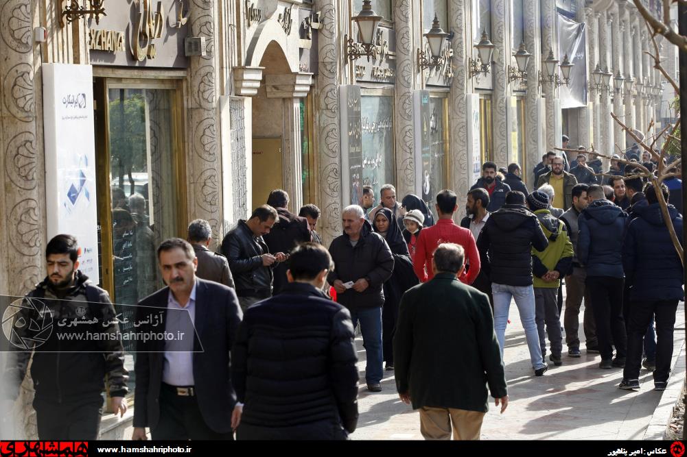 بازار خرید و فروش ارز در صرافی های تهران + عکس