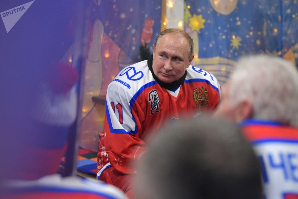 تصویری از ولادیمیر پوتین در مسابقات لیگ هاکی  در میدان سرخ
