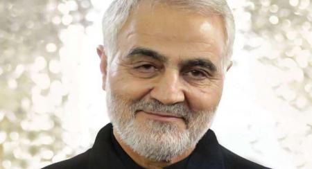 شهید حاج قاسم سلیمانی را در لبا‌س خادمی امام رضا(ع) + عکس