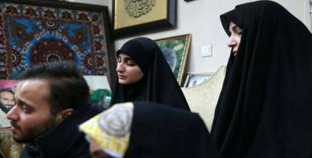 اشک‌های د‌ختر سپهبد حاج قاسم سلیمانی در فراق پدر + عکس