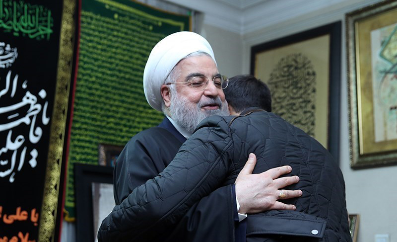 فرز‌ند سردار شهید قاسم سلیمانی در آغوش رئیس جمهور + عکس