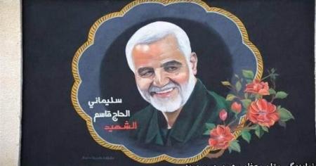  تصویر حاج قاسم بر دیوار حرم مطهر حضرت زینب (س) + عکس