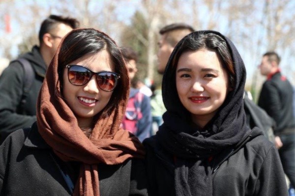 دختران ایرانی که بازی با چین را در استادیوم آزادی بودند +تصاویر