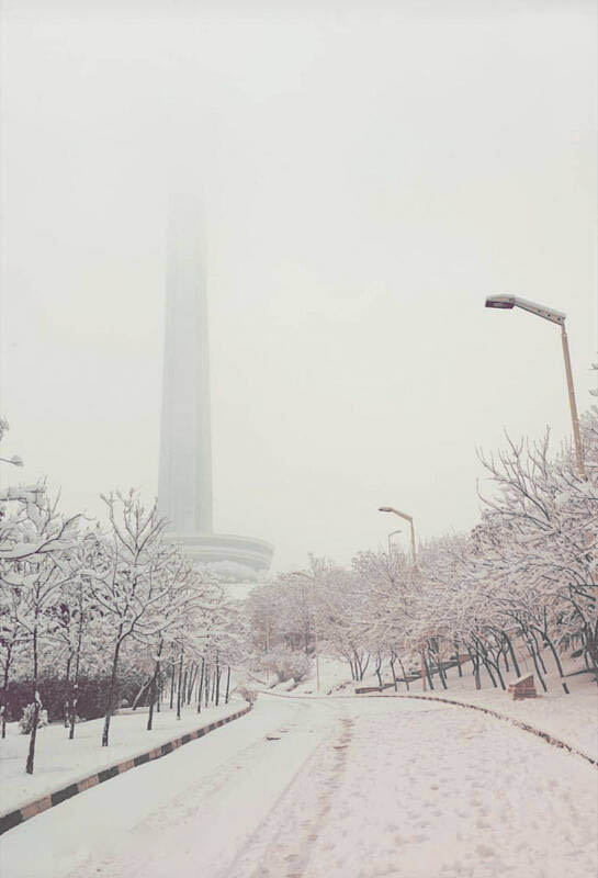 برج میلاد در یک روز برفی + عکس