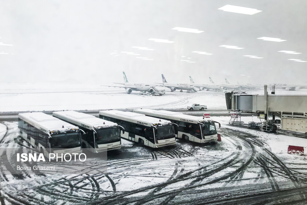 اوضاع فرودگاه مهرآباد در روز برفی تهران + عکس