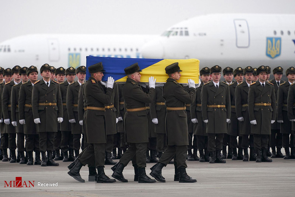 تشییع باشکوه جان باختگان سقوط هواپیمای اوکراینی در کیف + عکس